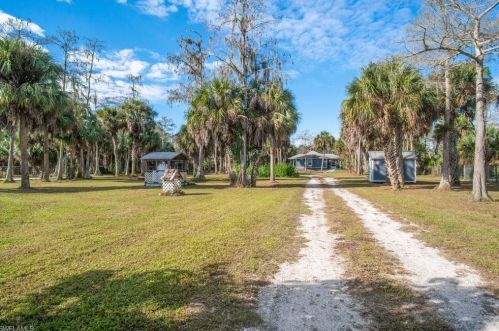 411 8 St, Naples FL 34120-2046 exterior