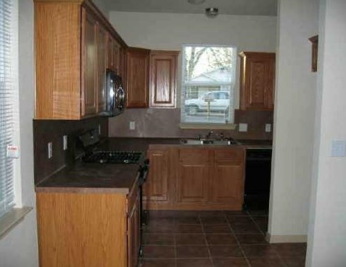 1703 Deloney St, Austin TX  78721-1111 exterior