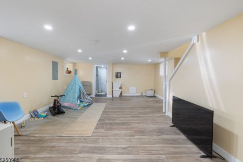 24 Hilton Ave, Maplewood NJ  07040-2921 exterior