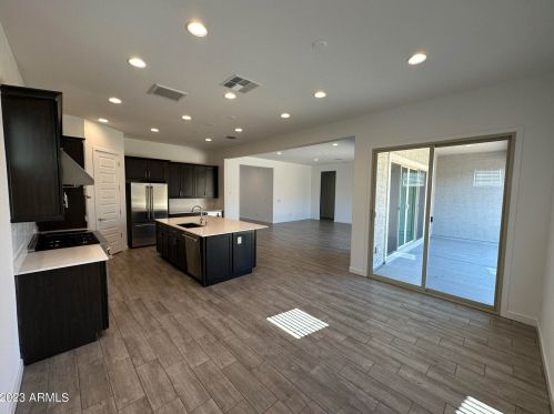 32735 22nd Dr, Phoenix AZ  85085 exterior