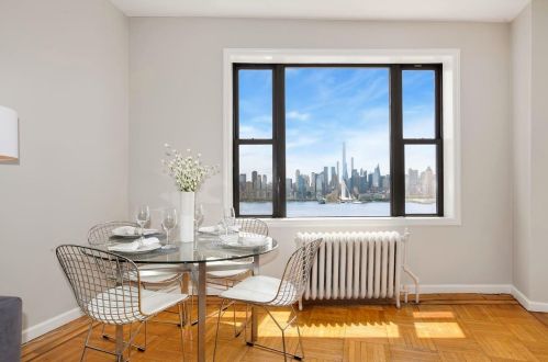 1055 Boulevard, Union City NJ  07086-7258 exterior