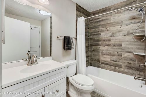 102 Daffodil Dr, Jackson Twp NJ  08527-4171 exterior