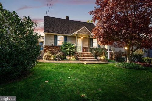 14 Peterson Ave, Edison NJ 08817-3318 exterior