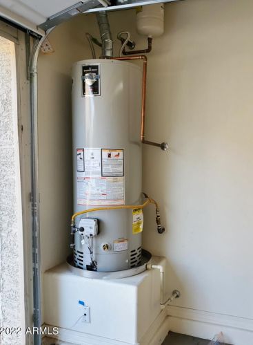 8057 Albeniz Pl, Phoenix AZ  85043 exterior