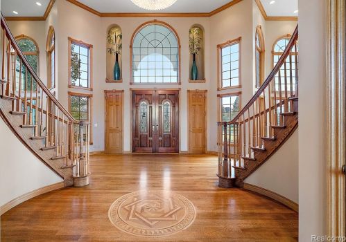 2384 Pebble Crk Dr, Rochester MI 48363-2228 exterior