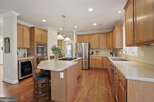 7001 Highland Mdw Ct, Alexandria VA 22315-3963 exterior