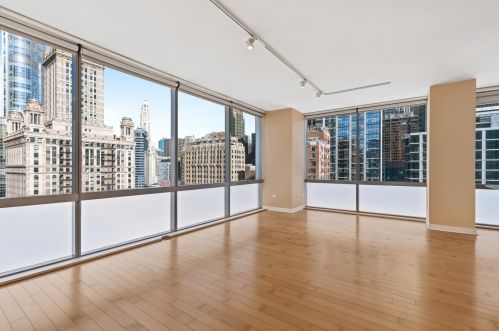 8 Randolph St, Chicago IL  60601-3622 exterior