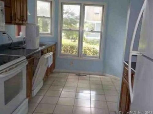 104 Grinnell St, Milford CT 06461-2406 exterior