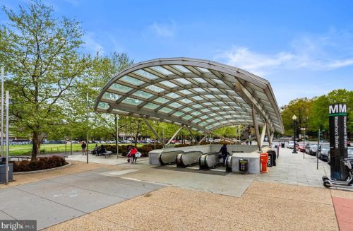 525 Water St, Washington DC  20024 exterior