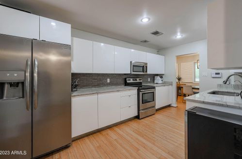 4820 14th Ave, Phoenix AZ  85013-2414 exterior