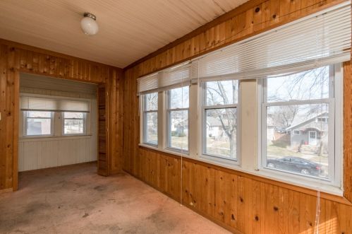 1112 Hickory St, Waukegan IL 60085-1937 exterior