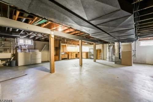 1508 Fox Trl, Mountainside NJ 07092-1302 exterior