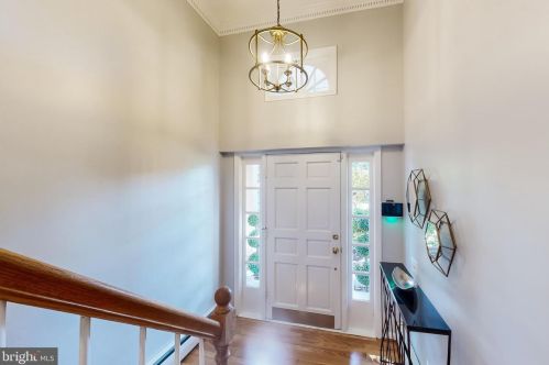 2208 Basset St, Alexandria, VA 22308-2711