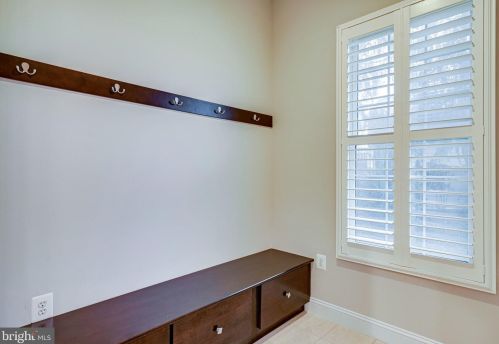 1339 Mayflower Dr, Mc Lean VA 22101-5612 exterior