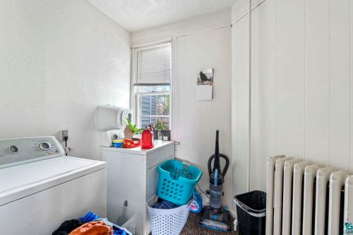 1725 1 St, Duluth MN 55806-2144 exterior