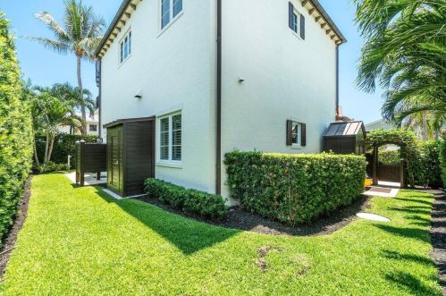 27 Hersey Dr, Boynton Beach FL 33435-7017 exterior