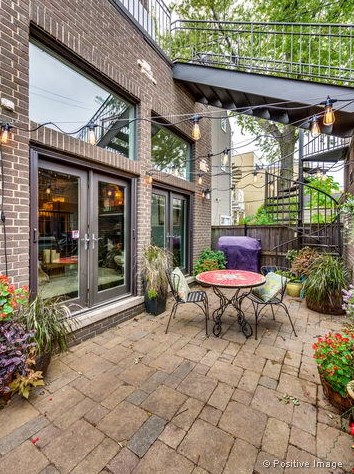 1126 Lill Ave, Chicago IL 60614-2018 exterior