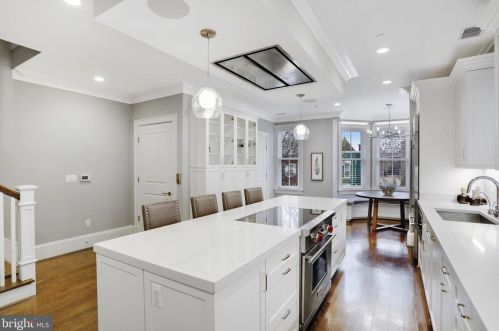 420 3rd St, Washington DC  20003-1930 exterior