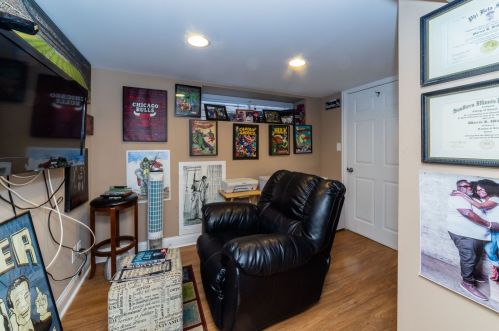 7350 Bennett Ave, Chicago IL 60649-4621 exterior