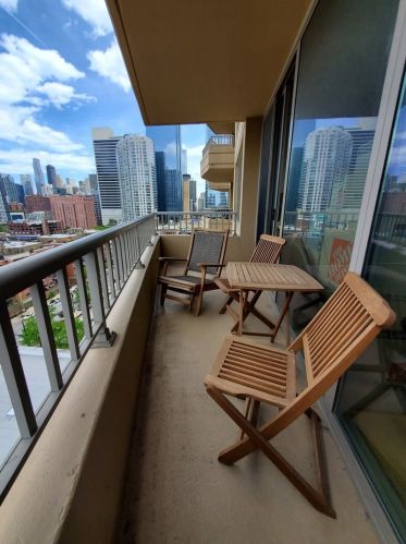 200 Jefferson St, Chicago IL  60661-5603 exterior