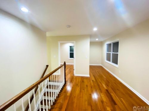 42 Park Ave, Iselin NJ 08830-2242 exterior