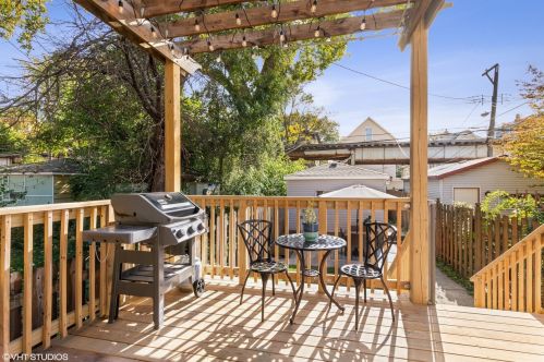 2163 Leland Ave, Chicago IL 60625-1528 exterior