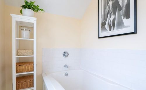 115 Houston Ave, Middletown RI 02840-3916 exterior