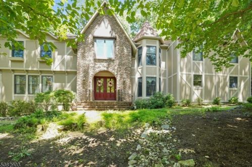 1 Tall Timber Dr, Morristown, NJ 07960-2614