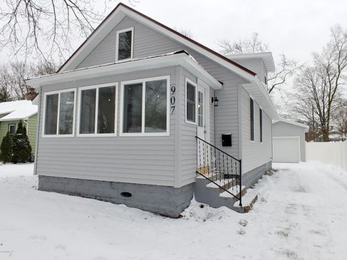 907 Mangin Ave, Meskegon, MI 49442-5118