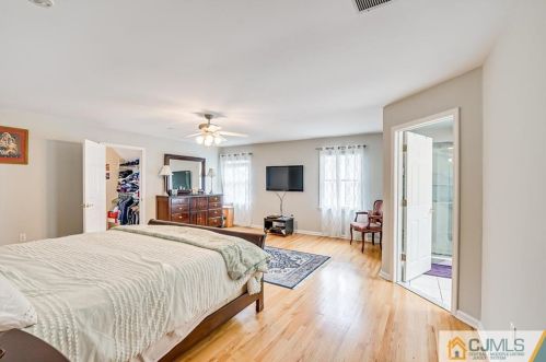 16 Sonia Ct, Edison NJ 08820-4443 exterior