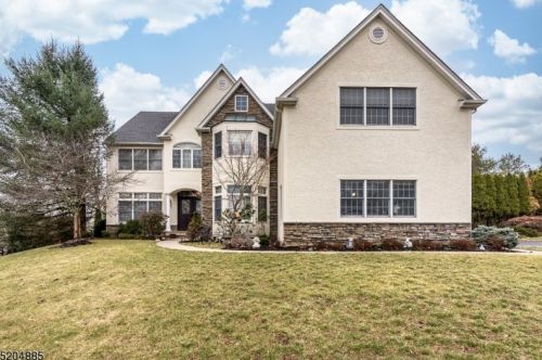 12 Bakley Ter, Town Center, NJ 07052-2169