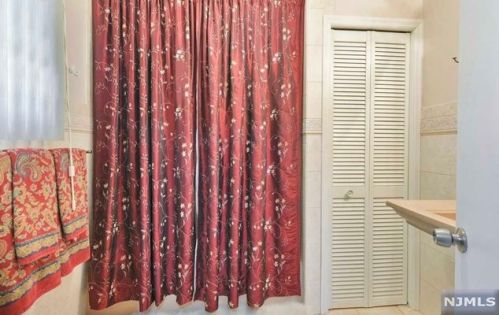 546 Anderson Ave, Closter NJ  07624-3220 exterior