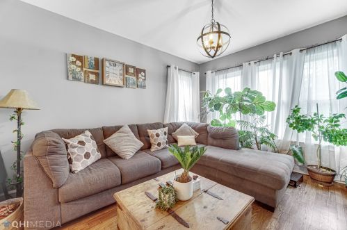 5725 Giddings St, Chicago IL 60630-2930 exterior