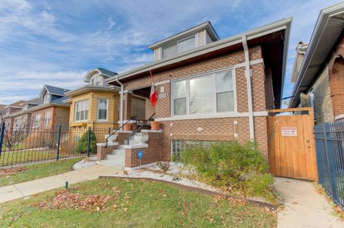 5120 Schubert Ave, Chicago, IL 60639-1622