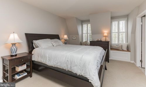 1122 Kensington Rd, Mc Lean VA 22101-2918 exterior