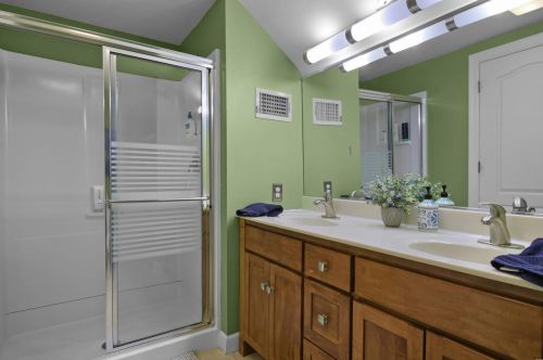 1 Spoede Ln, Saint Louis MO 63141-7763 exterior