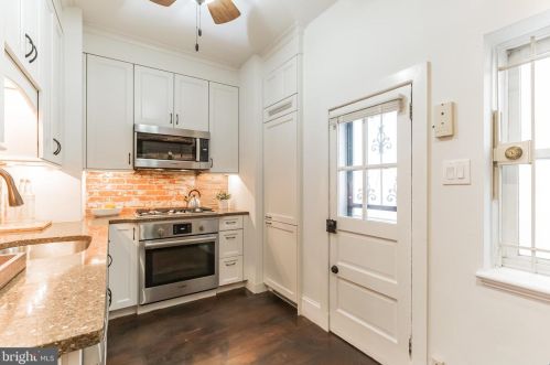 421 Iseminger St, Philadelphia PA 19147-6216 exterior