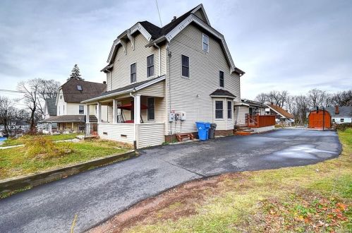 25 Wadsworth St, Manchester, CT 06040-4225