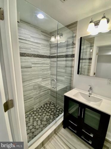 1640 Jackson St, Philadelphia PA 19145-2427 exterior