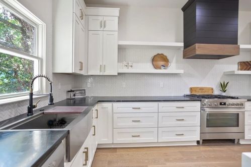 1557 Foote St, Atlanta GA 30307-2817 exterior