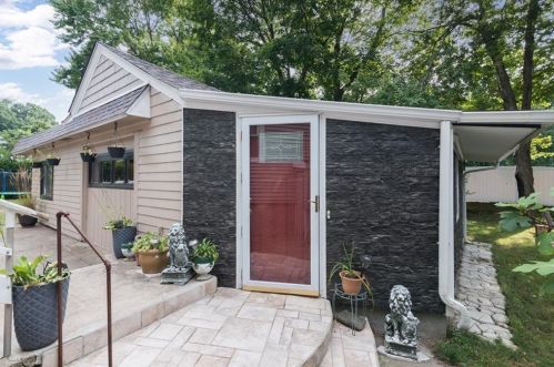 9 Ashby St, Providence RI 02919-6604 exterior