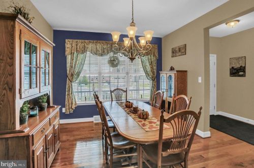 296 Friendly Dr, Hanover PA 17331 exterior