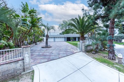 1910 Domingo Rd, Fullerton CA 92835-3411 exterior