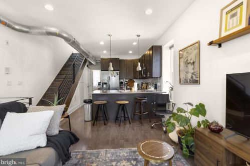 1452 4th St, Philadelphia, PA 19147-5923