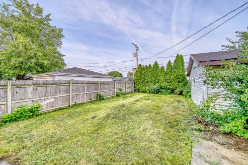 720 Howard Ave, Elmhurst IL 60126-1726 exterior