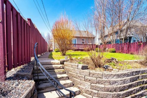 1010 Central Ave, Duluth MN 55807-1310 exterior