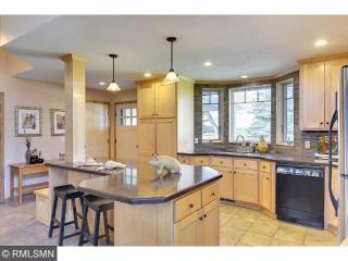 541 Indian Hill Rd, Chanhassen, MN 55317-9533