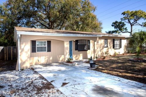 6352 Lansdale Cir, Tampa FL  33616-1406 exterior