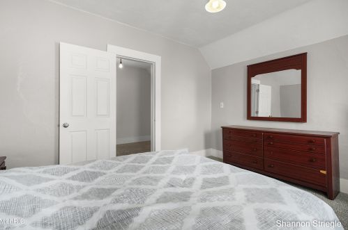 911 Baraga St, Grand Rapids MI  49503-1802 exterior