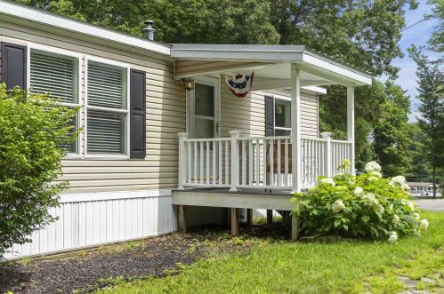 2 Lazy Pines Dr, Concord, NH 03307-0924